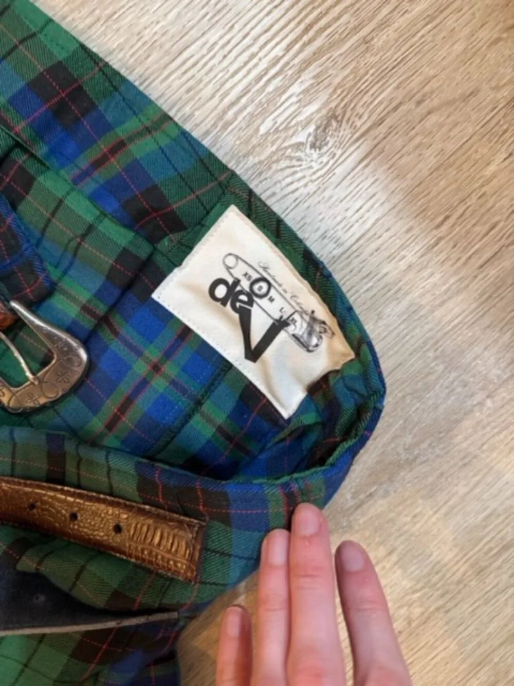 Designs de V plaid belted skirt, sz s